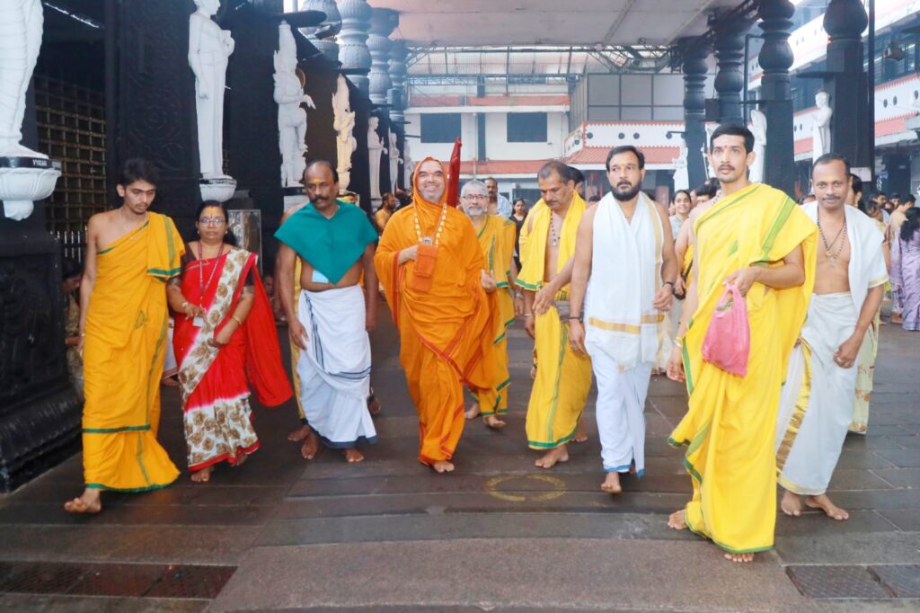 ಗುರುವಾಯೂರಿನಲ್ಲಿ ಗುರುವರರು