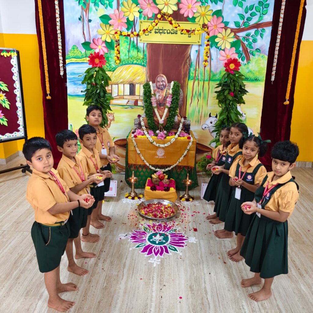 ಸಹಸ್ರ ಕರಗಳಿಂದ ಪುಷ್ಪಾರ್ಚನೆ